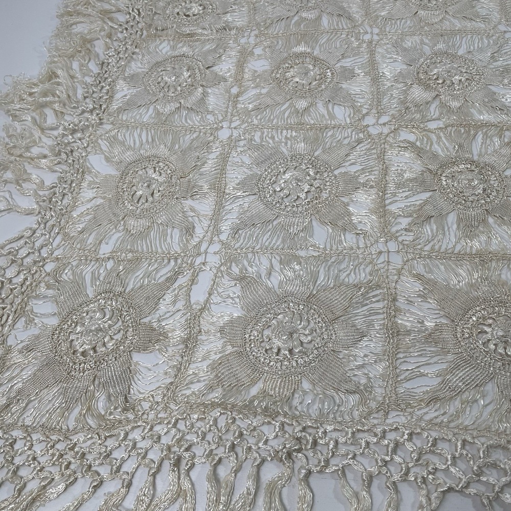 Vintage Cream Lace Crochet Coverlet Shawl Wrap Square Floral Fringe Delicate - Picture 9 of 16